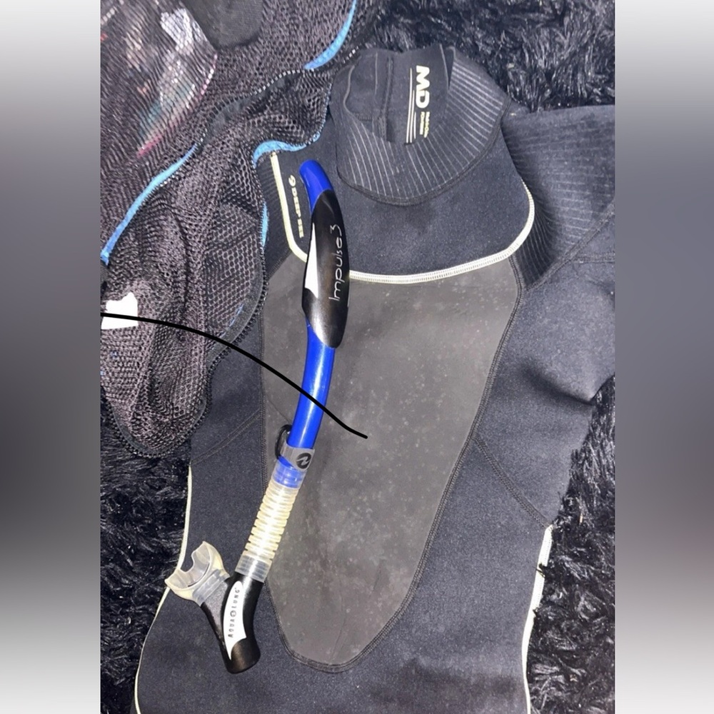 Impulse Snorkel with Mares Black Wetsuit